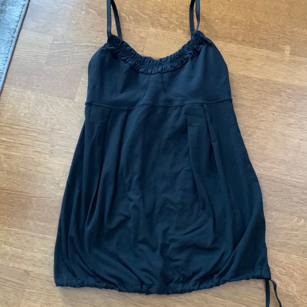 Lulu Lemon 🍋 top. Black adjustable bottom band